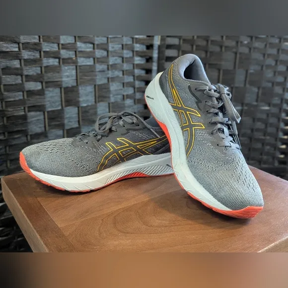 ASICS Gray &amp; Red Running Shoes Athletic Excel Used Cond Mens 8  GT 1000