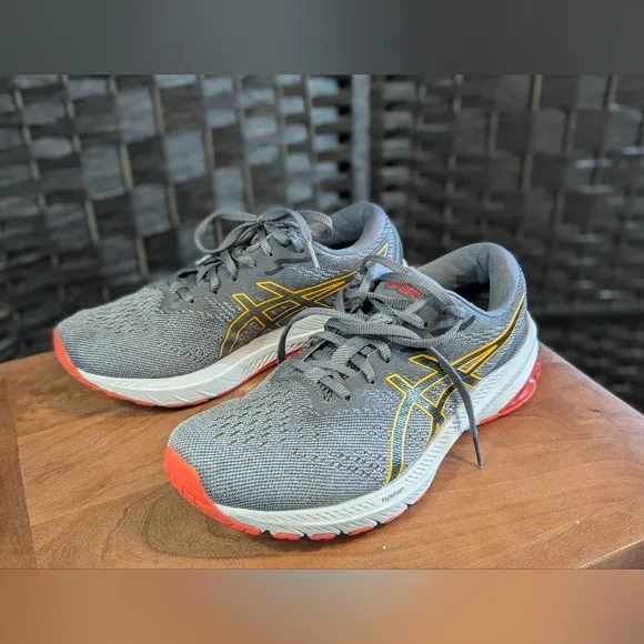 ASICS Gray &amp; Red Running Shoes Athletic Excel Used Cond Mens 8  GT 1000