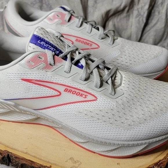 Brooks estate GTS 6  road running shoes Men's size (12.5 D)**