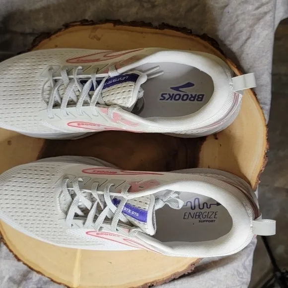 Brooks estate GTS 6  road running shoes Men's size (12.5 D)**