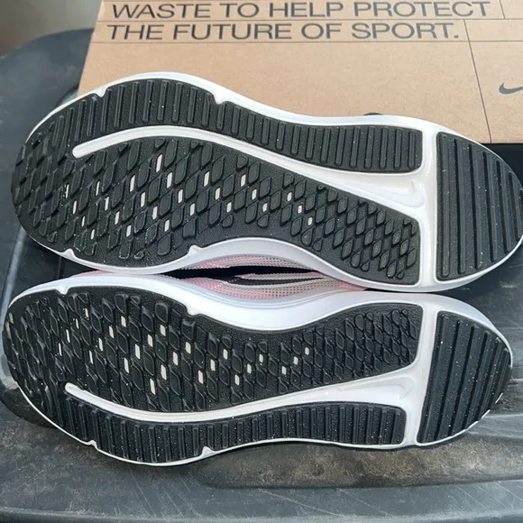 Nike girls Downshifter 12 running shoes