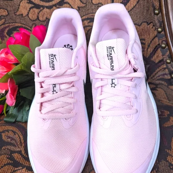 Pink 🩷 Nike running shoes 6.5Y