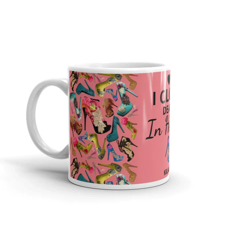 White glossy mug 'I close deals in heels'