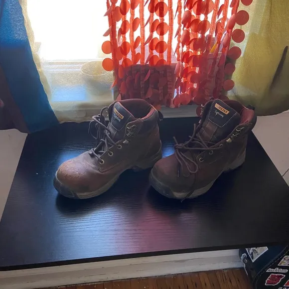 Wolverine leather carbon toe waterproof work boots