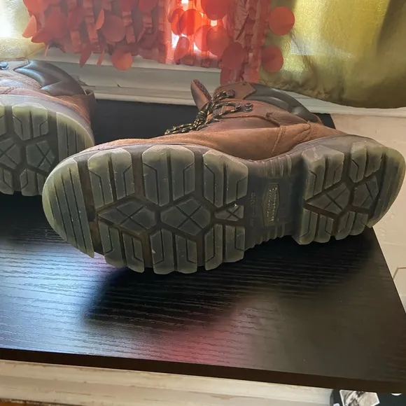 Wolverine leather carbon toe waterproof work boots